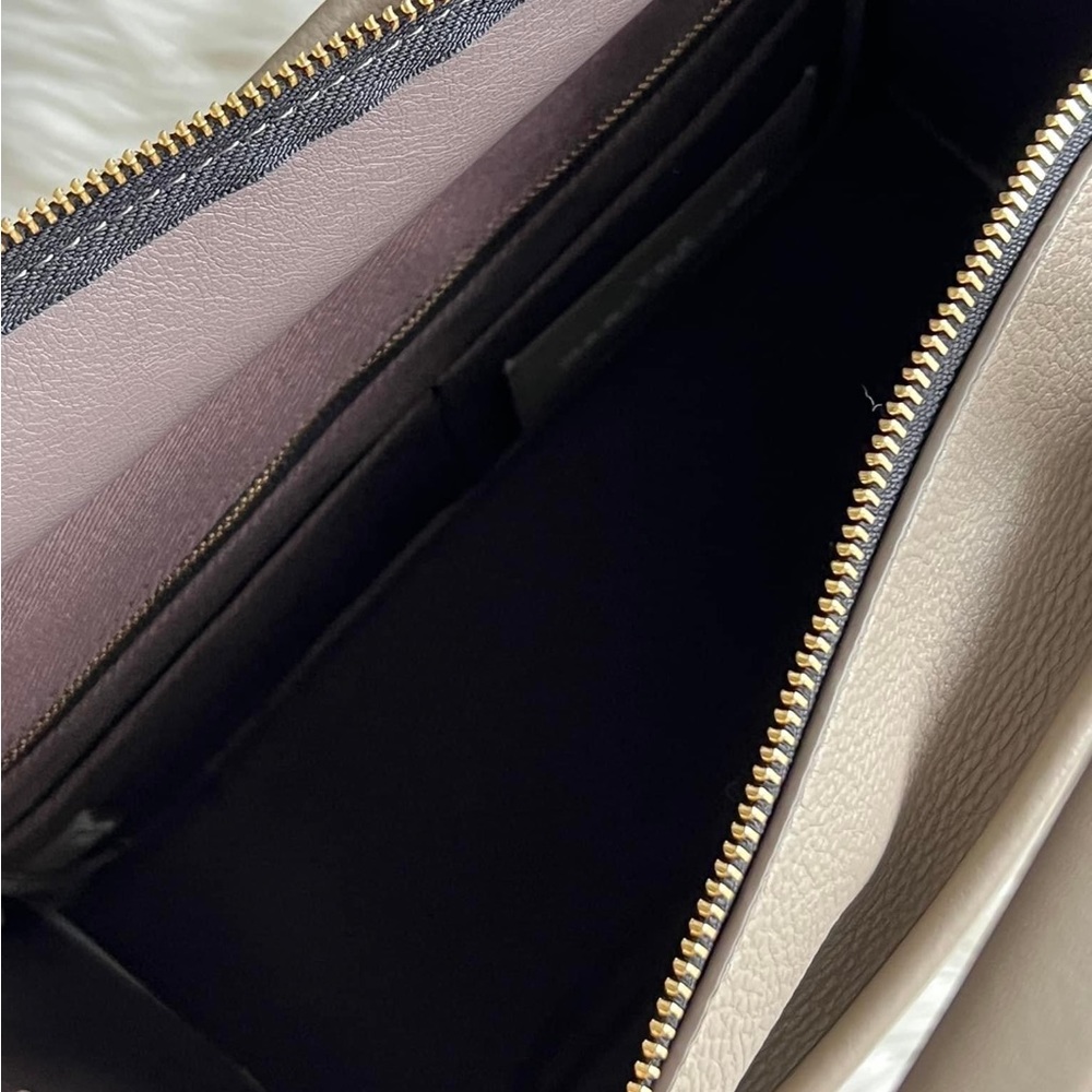 H004L01PF21 - Marc Jacobs The Leather Medium Tote Bag - Picture 9 of 16
